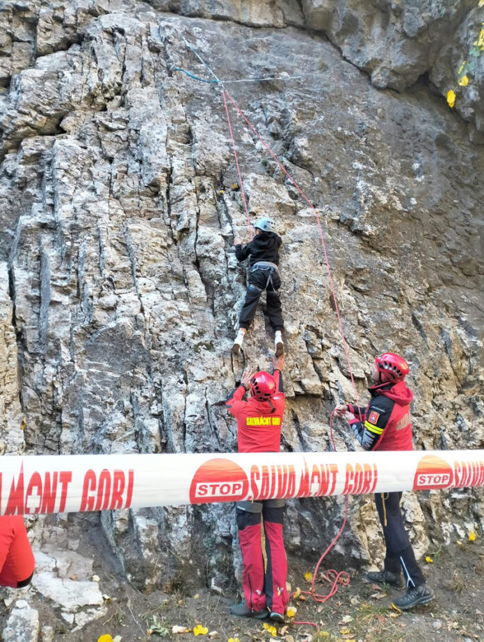 VIDEO: Peste 1200 de mici alpiniști pe Cheile Sohodolului