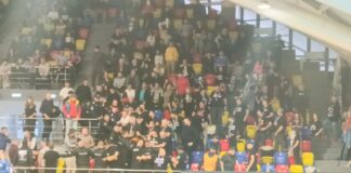 VIDEO: Incident violent în Sala Sporturilor din Târgu Jiu între suporterii vâlceni și cei gorjeni