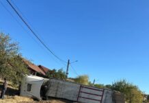 TIR răsturnat pe DN 67! Circulație blocată