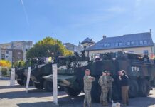 Expoziție de tehnică militară în Piața Prefecturii, de Ziua Armatei (FOTO)