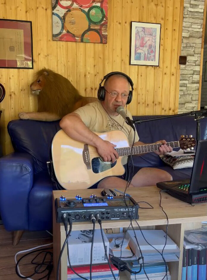 Un artist legat de Gorj lansează un album care atinge sufletul! 12 cântece despre iubire, dor și amintiri, cântate la Rânca înainte de lansarea oficială