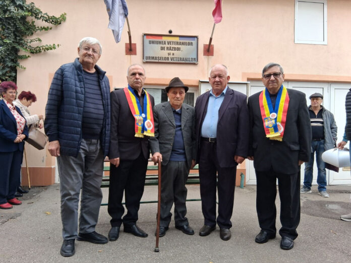 Veteranul de război Marin Heleșteanu, aniversat la împlinirea vârstei de 97 de ani