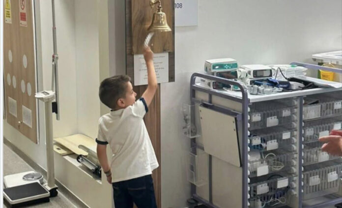 Târg caritabil pentru Mihnea, un copil de 8 ani, grav bolnav, care are nevoie de sprijinul gorjenilor
