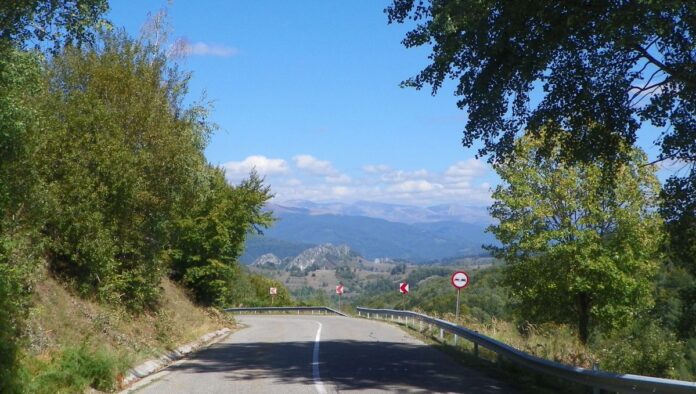 Atitudini autumnale – În crugul toamnei prin Gorjul de Sub Munte
