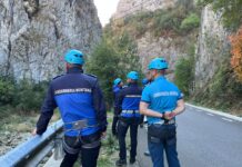 Video: Jandarmii montani din Gorj se antrenează în Cheile Sohodolului. „Este important ca jandarmul să știe să coboare în rapel“