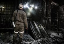 Vulcan: Minerii care s-au blocat în subteran nu au ieșit nici azi