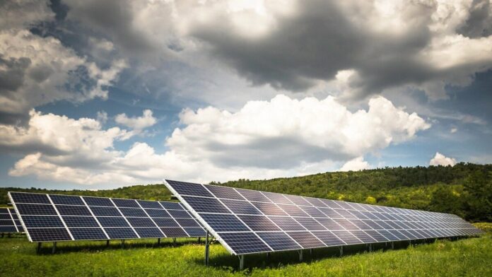 Energie gratuită pentru localnicii unei comune din Gorj
