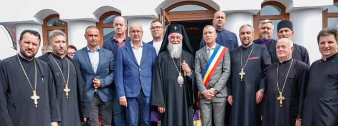 Sfințirea Bisericii și a capelei din Parohia Săulești, Gorj – ,,Biserica este locul în care noi ascultăm Cuvântul Lui Dumnezeu, aici primim harul Preasfântului Duh și ne împărtășim cu trupul și sângele Mântuitorului”!