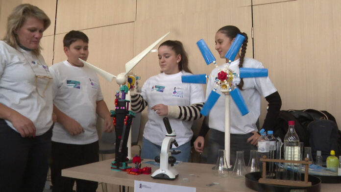 Târg al micilor inventatori la Științescu 3.0 în Târgu Jiu